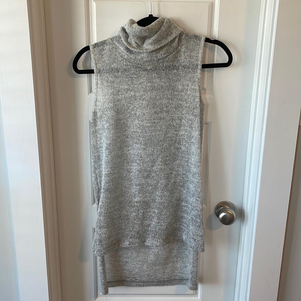 Sleeveless turtleneck sweater